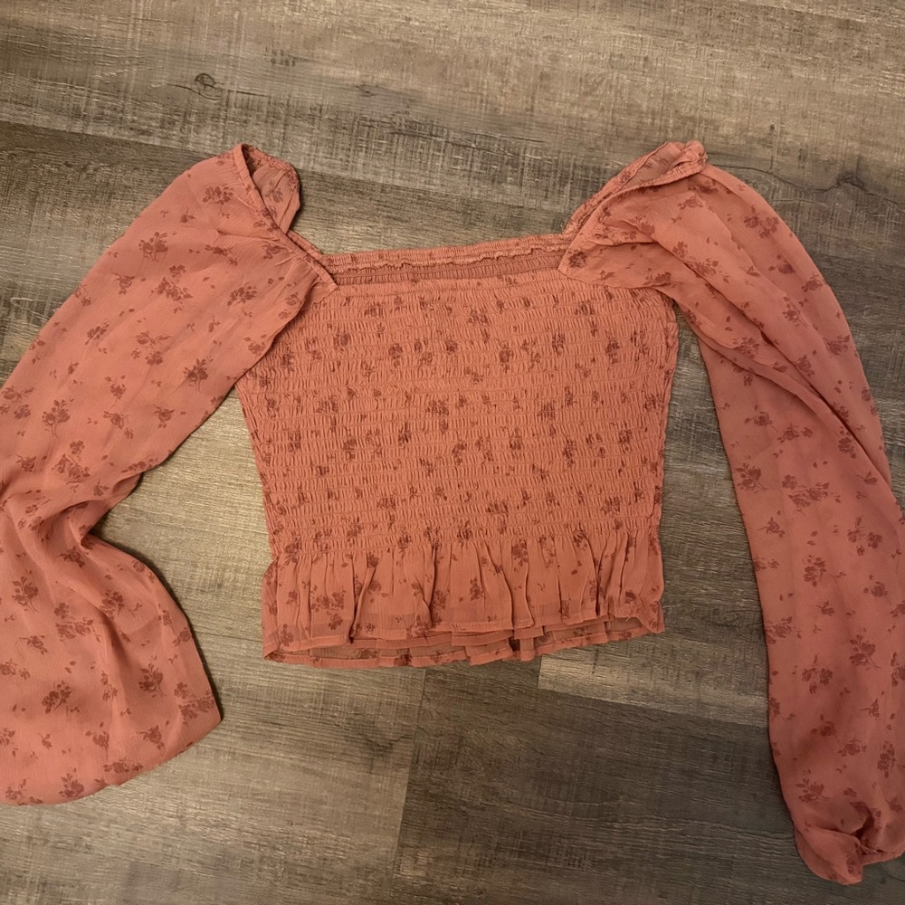 Hollister Puff sleeve blouse size small. Cropped fit